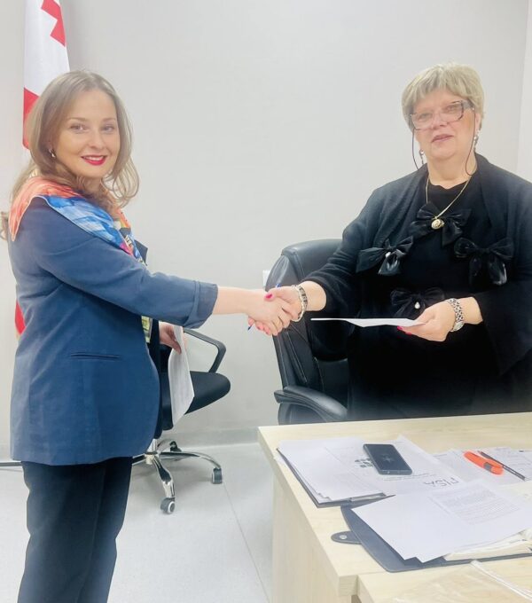 კოლეჯი მესამე სამედიცინოს ვიზიტები საჯარო სკოლებში