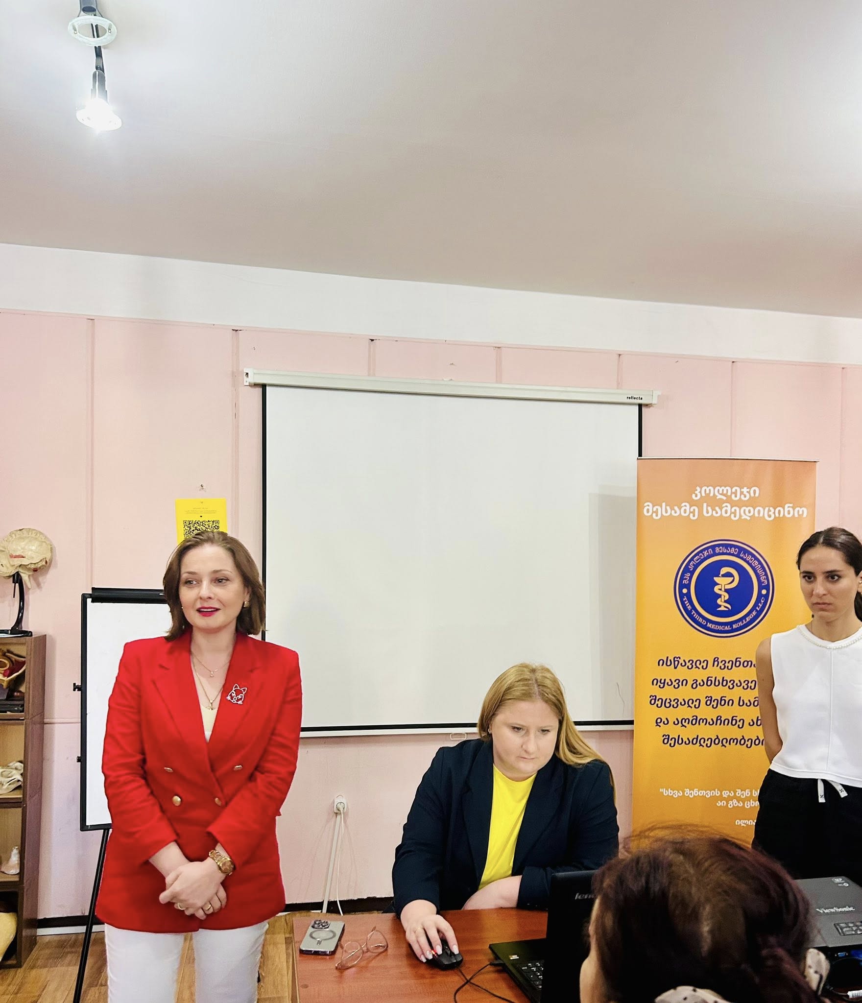 შეხვედრა ავერსის წარმომადგენელთან